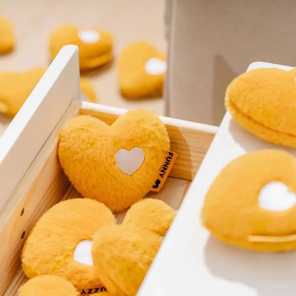 Jouet grinçant en peluche pour chien forme cœur FUNNYFUZZY-Exclusif app - Image 4