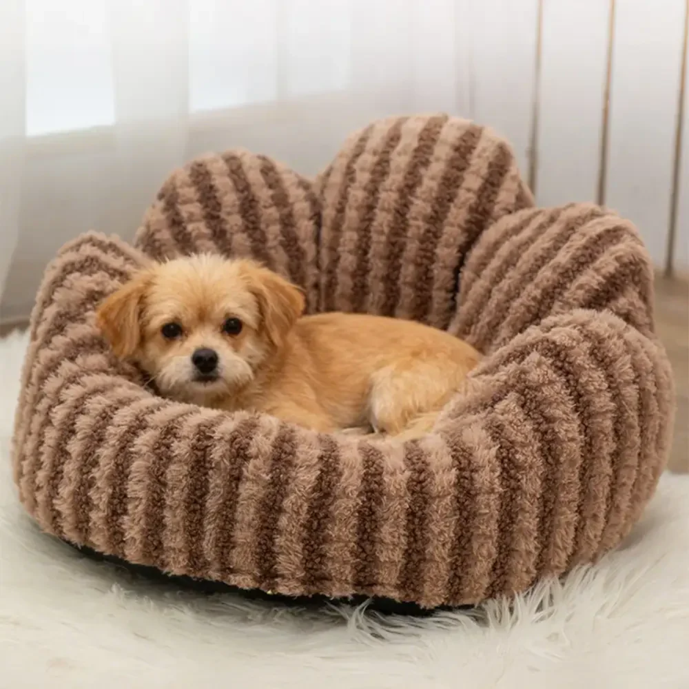 Lit pour animaux en peluche rayé en forme de pétale - Image 13
