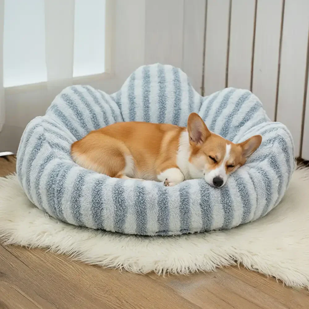 Lit pour animaux en peluche rayé en forme de pétale - Image 2