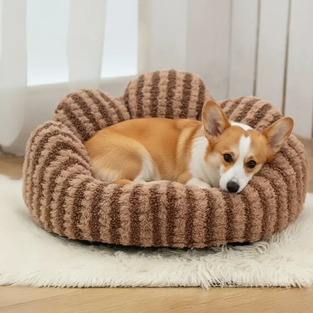 Lit pour animaux en peluche rayé en forme de pétale - Image 3