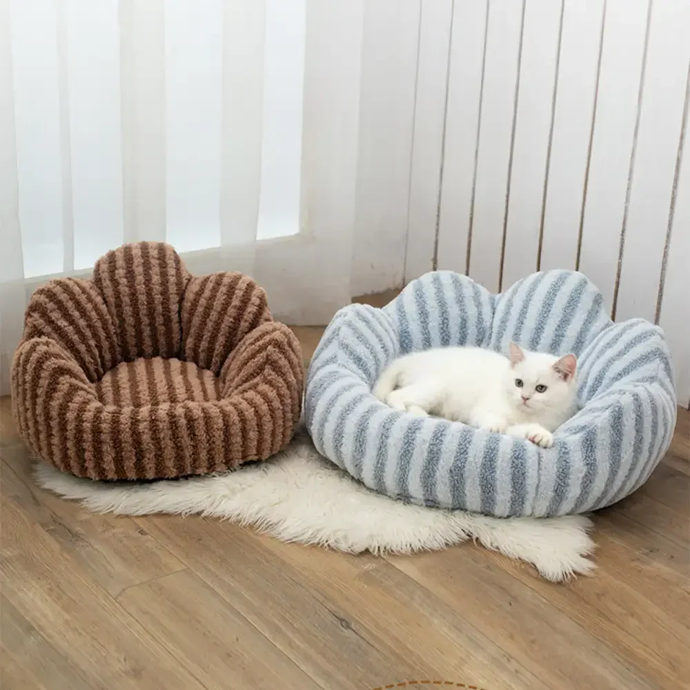 Lit pour animaux en peluche rayé en forme de pétale - Image 6