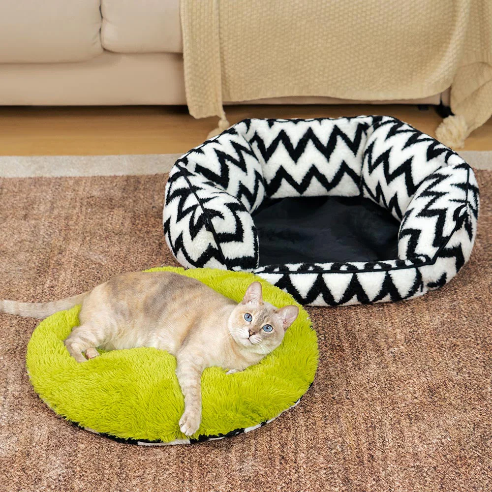 Lit pour chat Chevron Plush Retreat - Le câlin chaleureux - Image 2