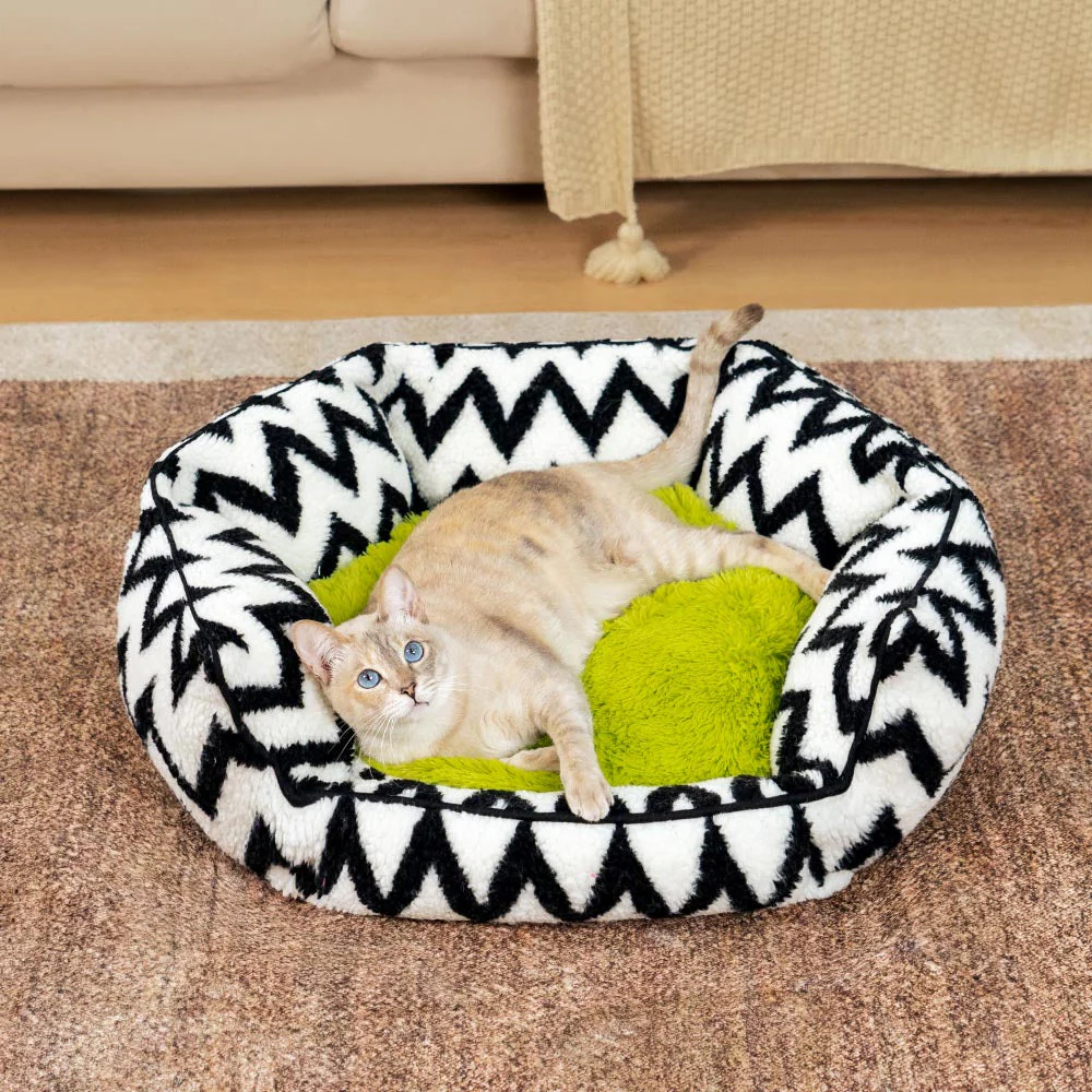 Lit pour chat Chevron Plush Retreat - Le câlin chaleureux - Image 5