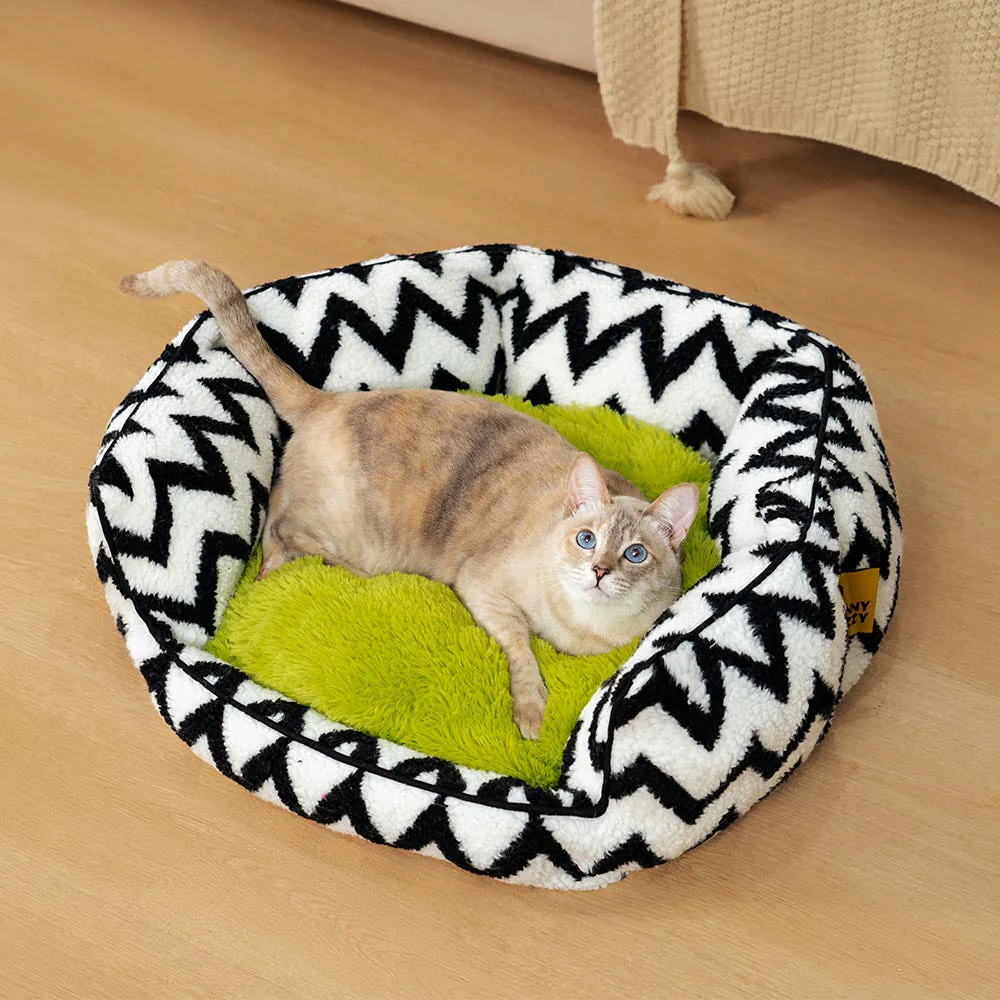 Lit pour chat Chevron Plush Retreat - Le câlin chaleureux - Image 6