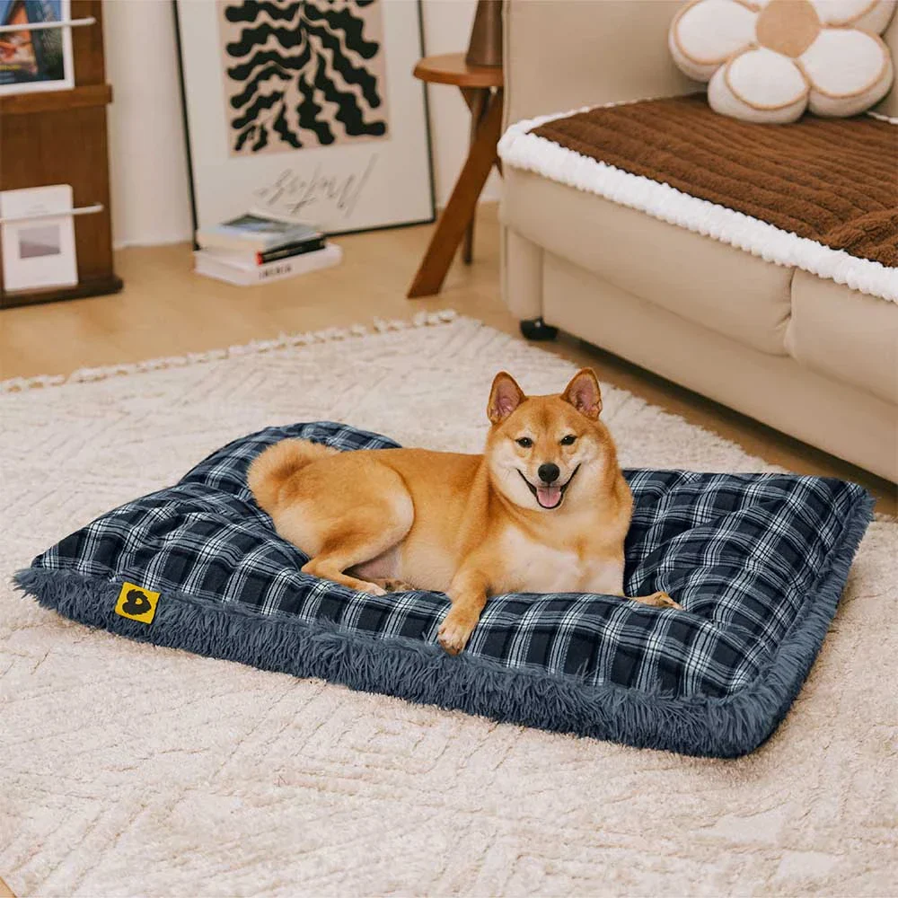Tapis en peluche réversible à motif carreaux pour chien - Image 12