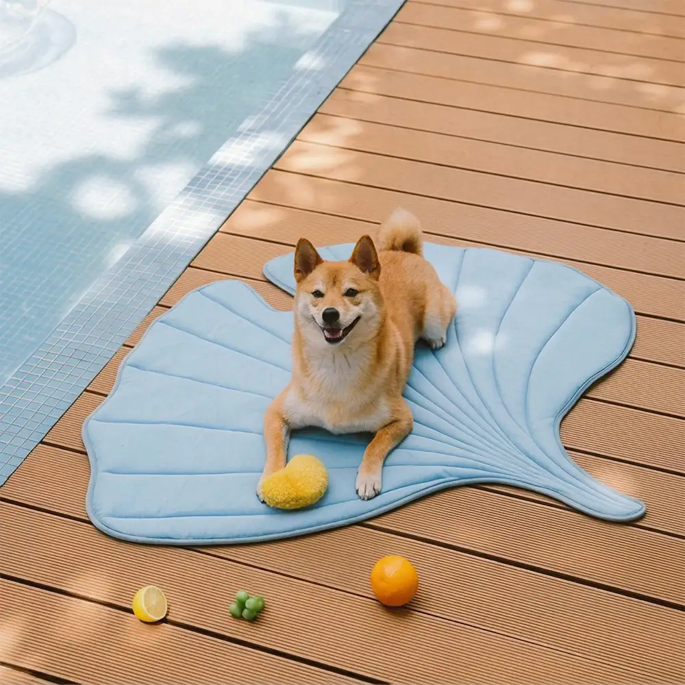 Tapis pour chien et chat en tissu rafraîchissant en forme de feuille, absorbant la chaleur, confortable et antidérapant. - Image 2