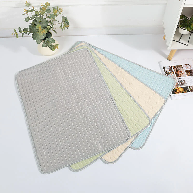 Tapis rafraîchissant lavable antidérapant respirant en soie glacée pour chien et chat - Image 10